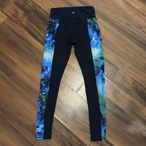 Athleta Leggings Navy Blue with Green/Blue Floral Accents Size Small - Picture 2 of 7
